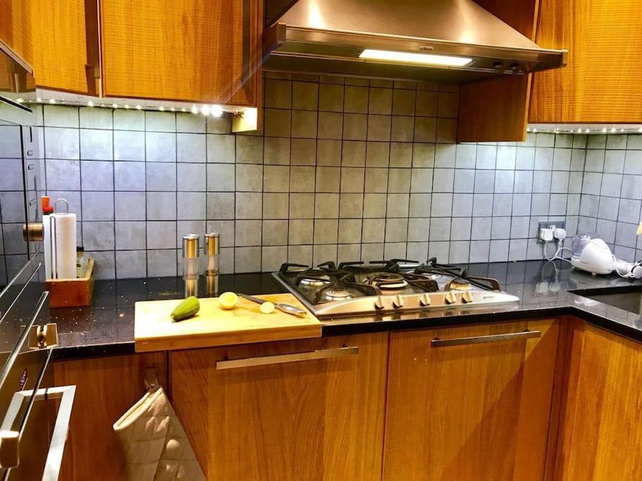 Апартаменты Stunning 2 Bed/2Bath Flat In Heart Of Kensington Лондон Экстерьер фото