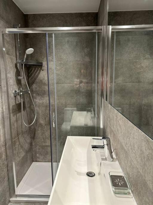 Апартаменты Stunning 2 Bed/2Bath Flat In Heart Of Kensington Лондон Экстерьер фото